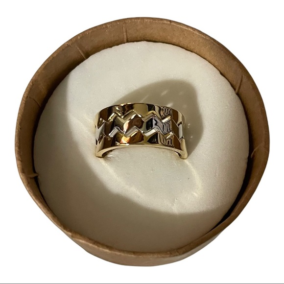 New in box Shiraleah stackable rings. 2 gold tone 1 silver tone.gift box… - Picture 3 of 4
